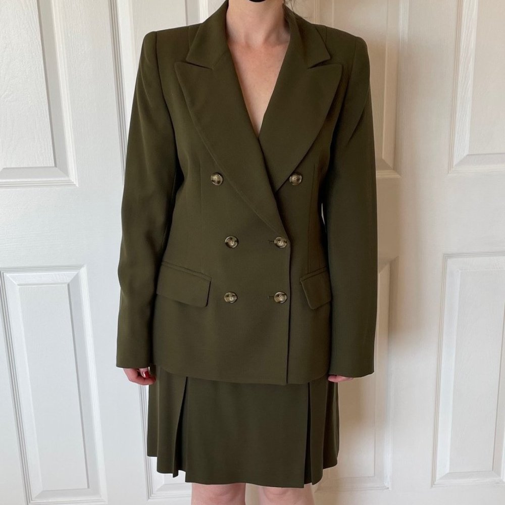 EUC vintage Jones New York forest green jacket & skirt suit size 6
